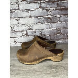 Sanita Brown Nubuck Leather Round Clogs Wooden Heel Shoes Women Sz 40EU/9.5M US